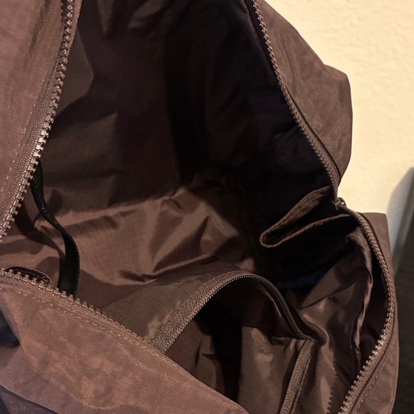 BAGGU Medium Nylon Bowler Bag in chocolate plum - Picture 4 of 4